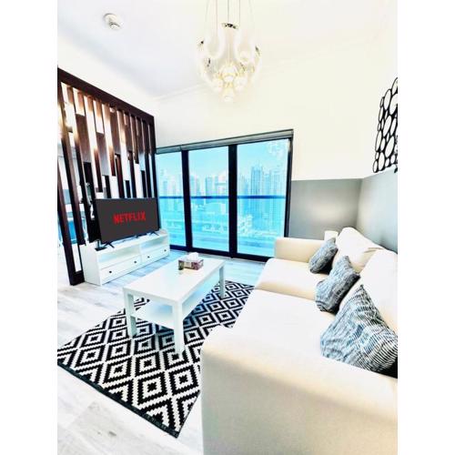 Elegant Condo to stay with Spectacular Marina View