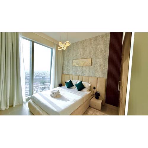 Elegant Downtown Escape 1BR w Balcony, Pool & Gym