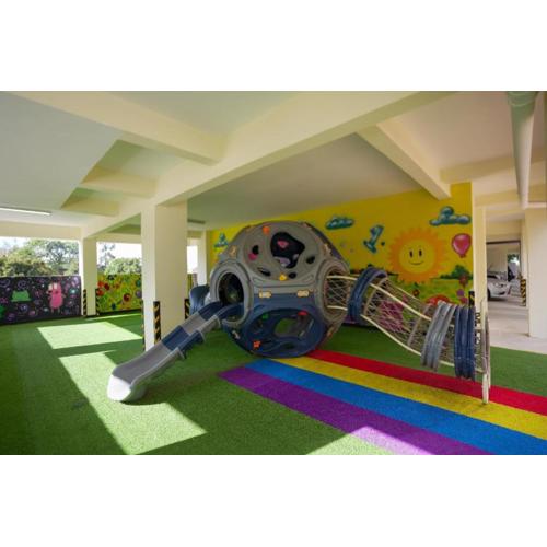 ELEGANT EXECUTIVE ONE BEDROOM APARTMENT WITh HEATED SWIMMING POOL,FULLY EQUIPPED GYM WITH BREATHTAKING CITY VIEWS