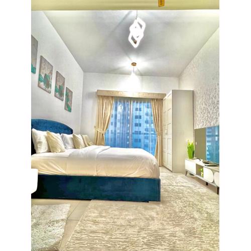 Elegant Marina View Studio King Bed