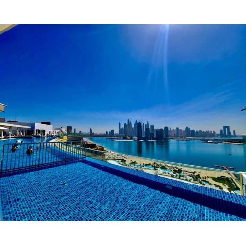 Elegant Palm 1 Bed with Rooftop Infinity Pool