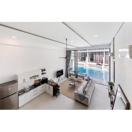 Elegant Pool Access Townhouse Near Beach