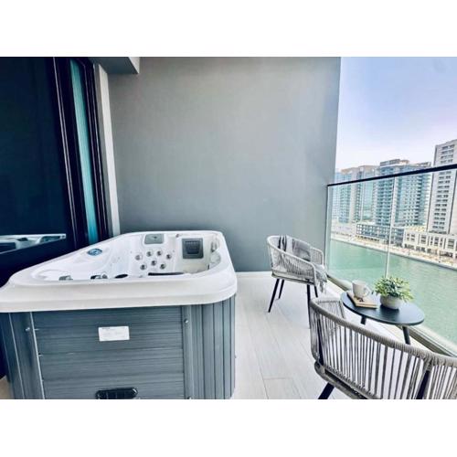 Elegant Studio Canal View Business Bay