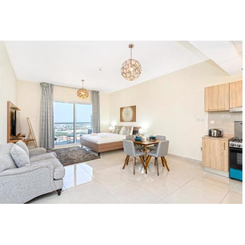 Elegant Studio in City Center with Balcony