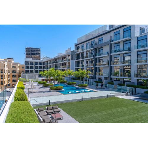 Elegant Studio Stay I Pool, Gym & Parking