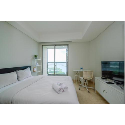 Elegant Studio with Pool and Sea View at Gold Coast Apartment By Travelio