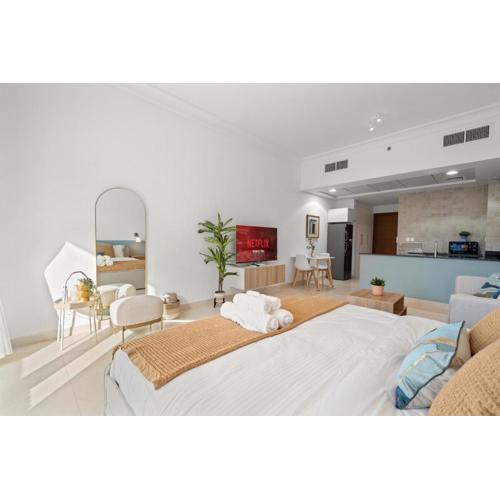 Elegant Studio with Yas Views