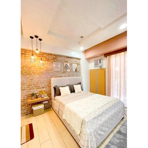 Elegant Suite with Balcony l Free wifi and netflix I Across NAIA T3 Airport