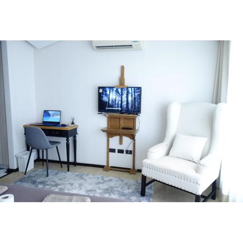 Elegant Venetian-Style Retreat