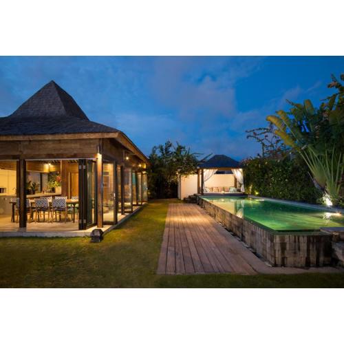 Elegant Villa Casabianca - Tropical Pool & Garden, Near Potato Head Beach Club!