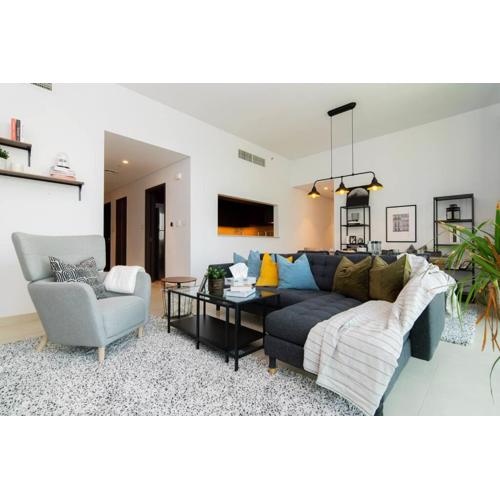 Elite Escape Holiday Home - 3 BHK Getaway with Burj Khalifa View and Dubai Mall Access - 1505