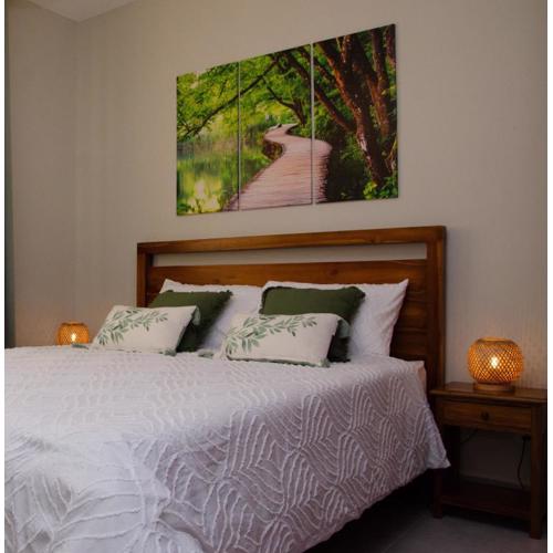 Ellara Escapes - Modern 1-Bedroom Apartment with Hill View - Sodnac, Quatre Bornes