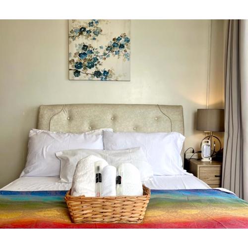 Elles Escape - One Bedroom with Balcony