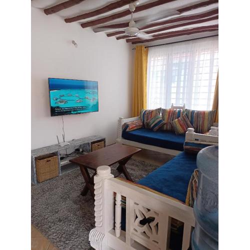 Elna's Haven Diani Palms - 5min walk to the beach, serene and culinary services