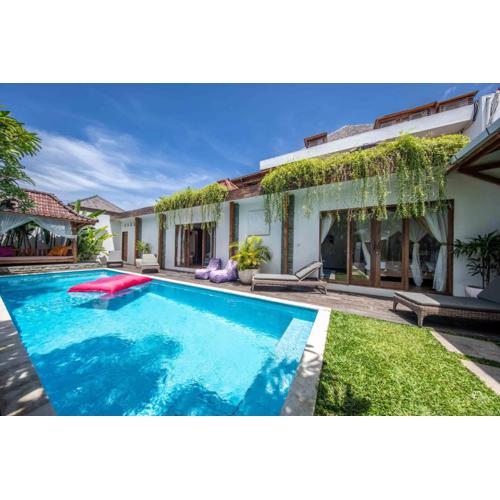 Elvano villa in heart of seminyak and near beach