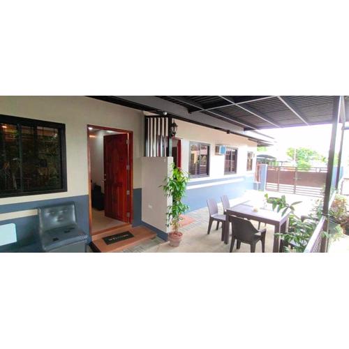 ELyn's Guesthouse -Studio Unit -Family Room with WIFI, Netflix, parking space