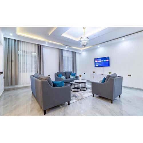 Emerald by Skyline Villa