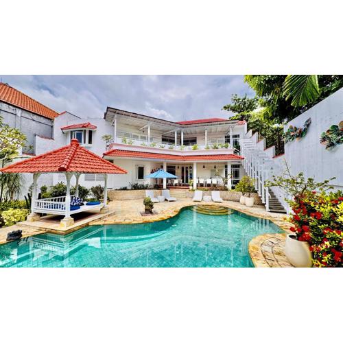 Emerald Luxury & Comfort Villa in Nusa Dua