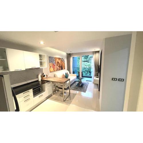 EMERALD TERRACE CONDO 52-FAMILY 1 Bedroom POOL VIEW