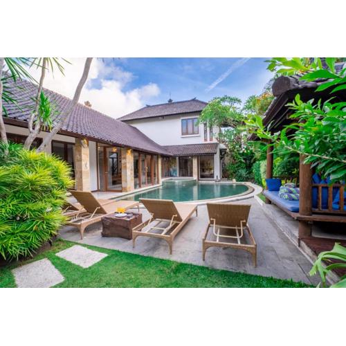 Enclose living 5Br Villa Center of Seminyak Near Beach