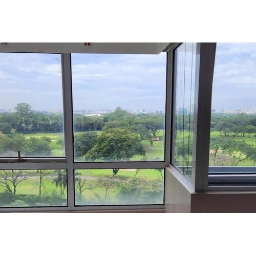Enjoy BGC Sunset and Golf Course View 2 BR Loft with 100mbps Internet Connection
