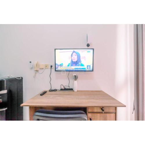 Enjoy Living and Homey Studio Dave Apartment By Travelio