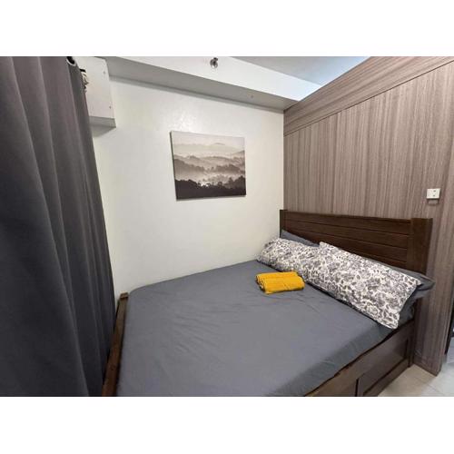 Entire 1 BR condo unit with balcony at MOA complex