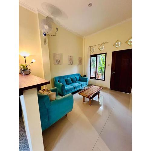 Entire Banana house with shaded garden