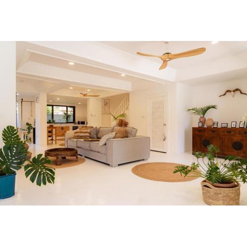 Entire Family house great location near Big Buddha