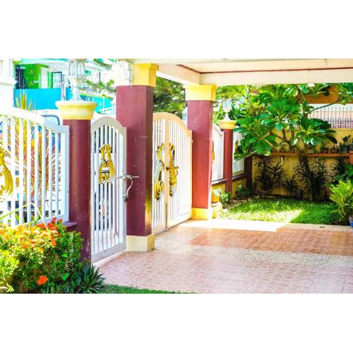 Entire House with 4 rooms near SM Molino and Vermosa Ayala