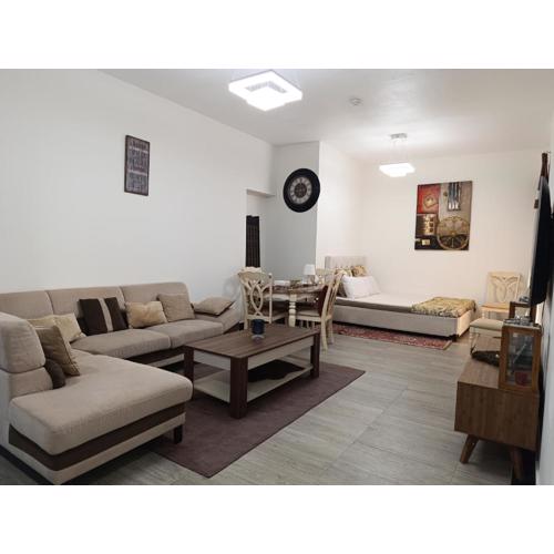 entire Luxury and family One Bed Room living Room in front Of Beach