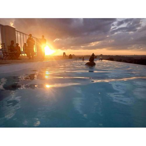 Entire serviced Coral apartment With pool