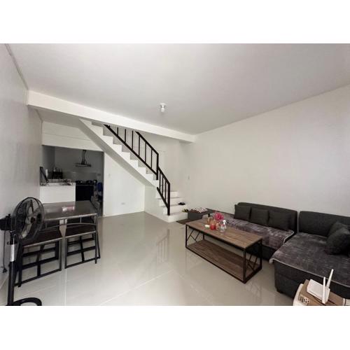 Entire Townhouse - SANTO TOMAS BATANGAS