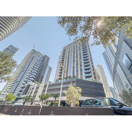 Escape 24 - Luxury Apartment Dunya Tower Downtown Dubai Near Dubai mall