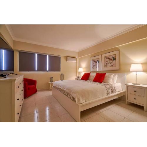 Escape 4BR Penthouse Close to Blue Mall with Private Outdoor Rooftop Terrace