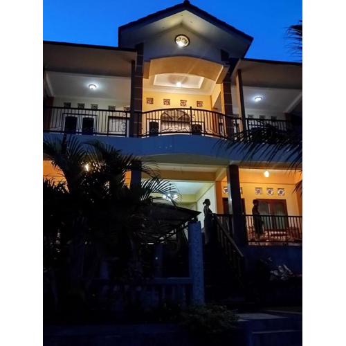 ESTEVANIA LODGE Kelimutu