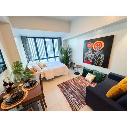 ESTUDIO LA VIDA at 38 Park Avenue - 5 minutes walk to Ayala Central Bloc, with Infinity Pool, Fast Wi-Fi, Gym, & City Views inside Cebu IT Park