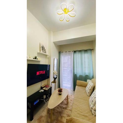 E&T Staycation 2BR Condo with Balcony at Vine Residences Novaliches