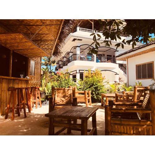 Everyday Sunday Hotel & Cafe