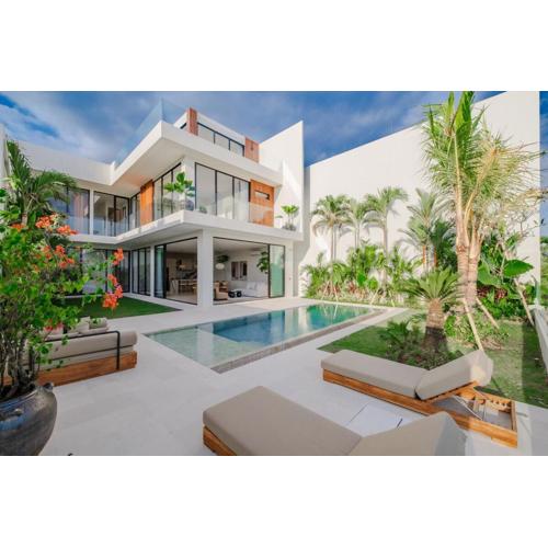 Exclusive 4BR Villa with Rooftop, Ricefield Views near Cemagi Beach