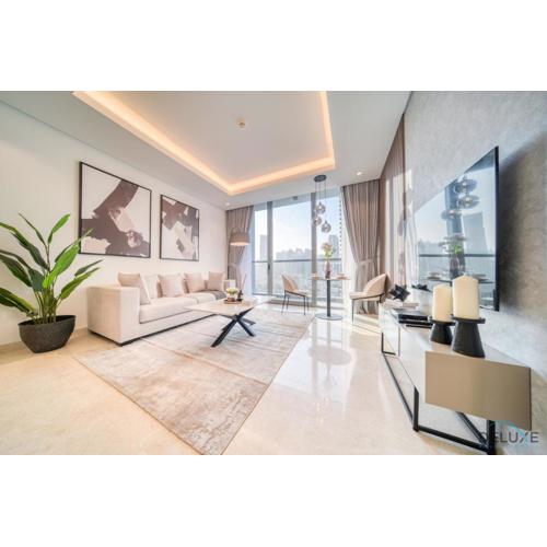 Exclusive Offer Cozy Stay with Burj Khalifa Views by Deluxe Holiday Homes