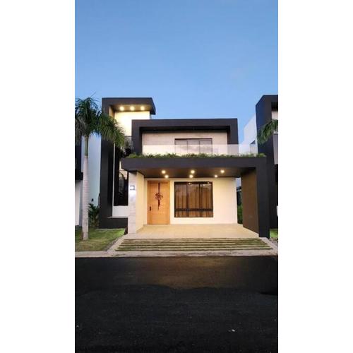 Exclusive Villa * private Beach and Housekeeping