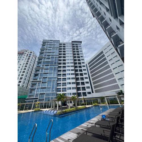 Exec 1BR One Manchester Place with pool, beach pass is P 350 pp