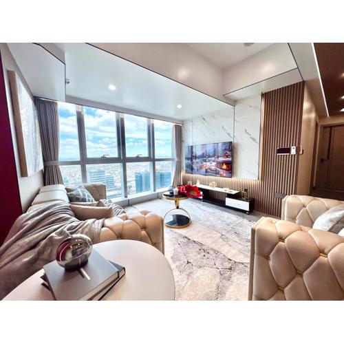 Executive 5BR Penthouse Suite in Uptown BGC