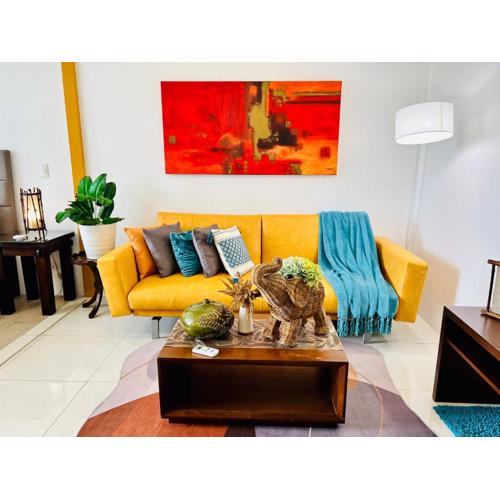 Executive BGC 1BR, Uptown Mall Connect, 5G WiFi & Pool, Ste 14