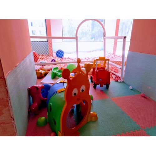 Executive living two bedroom apartment with heated swimming pool and well equipped gym with amazing city scenic views