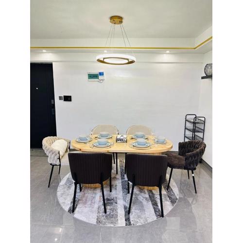 executive three bedroom apartment with servant quarter, gym ,children play area ,rooftop football pitch, coffee house, restaurants, garden and amazing scenic views in kileleshwa