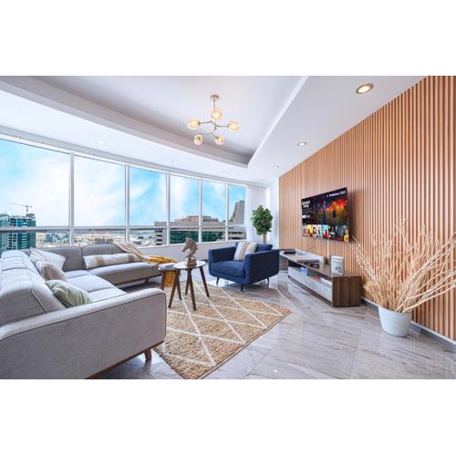 Expansive 5BR Dubai Marina Apt Near JBR Beach - Games - Pool