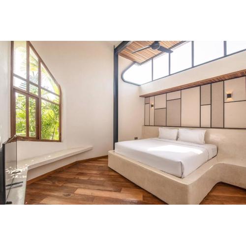 Exquisite 1-br Loft Art Deco Charm Shared Pool