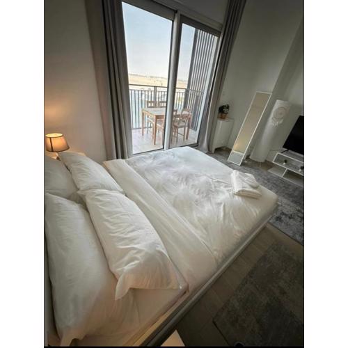 F1 - Lily Studio Waters Edge Yas Island Theme Parks, Canal and Pool View